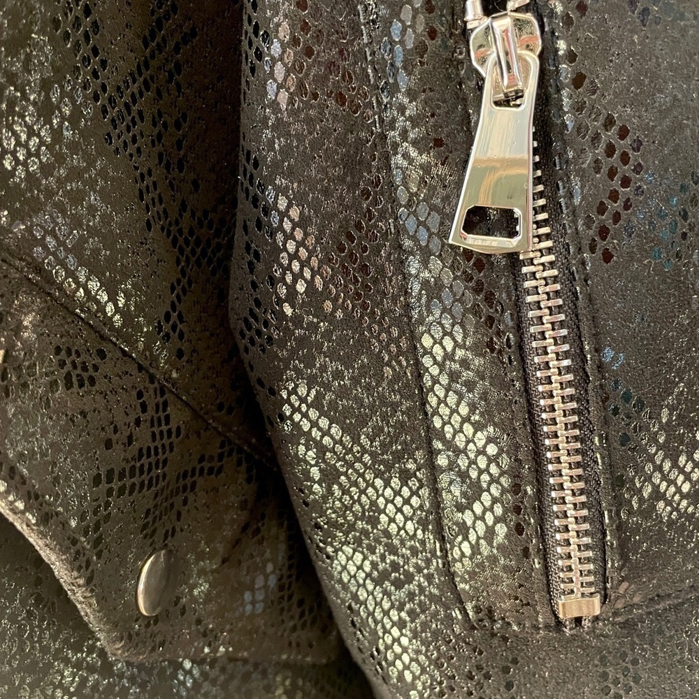 Tcec Black Snakeskin Pattern Crop Jacket Size Sma… - image 6